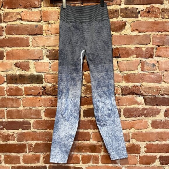 Lululemon Ebb to Train Tight *Wash White / Black / Luna Size 4 - Picture 3 of 4